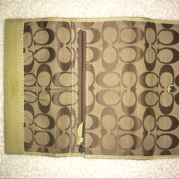 Coach - Picture 3 of 7